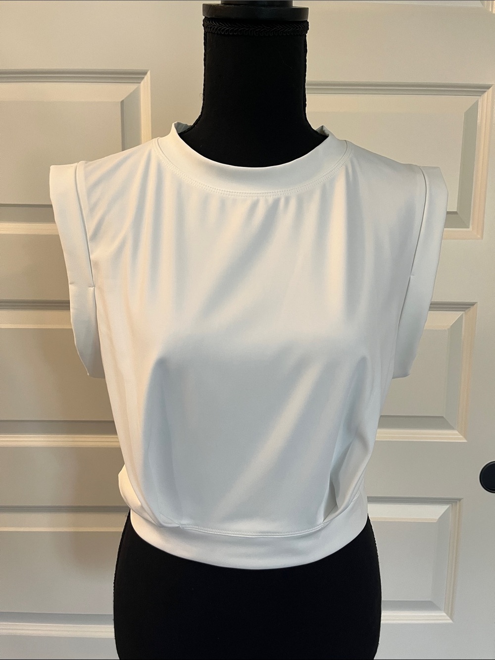 HALARA White Sleeveless Crewneck Tank